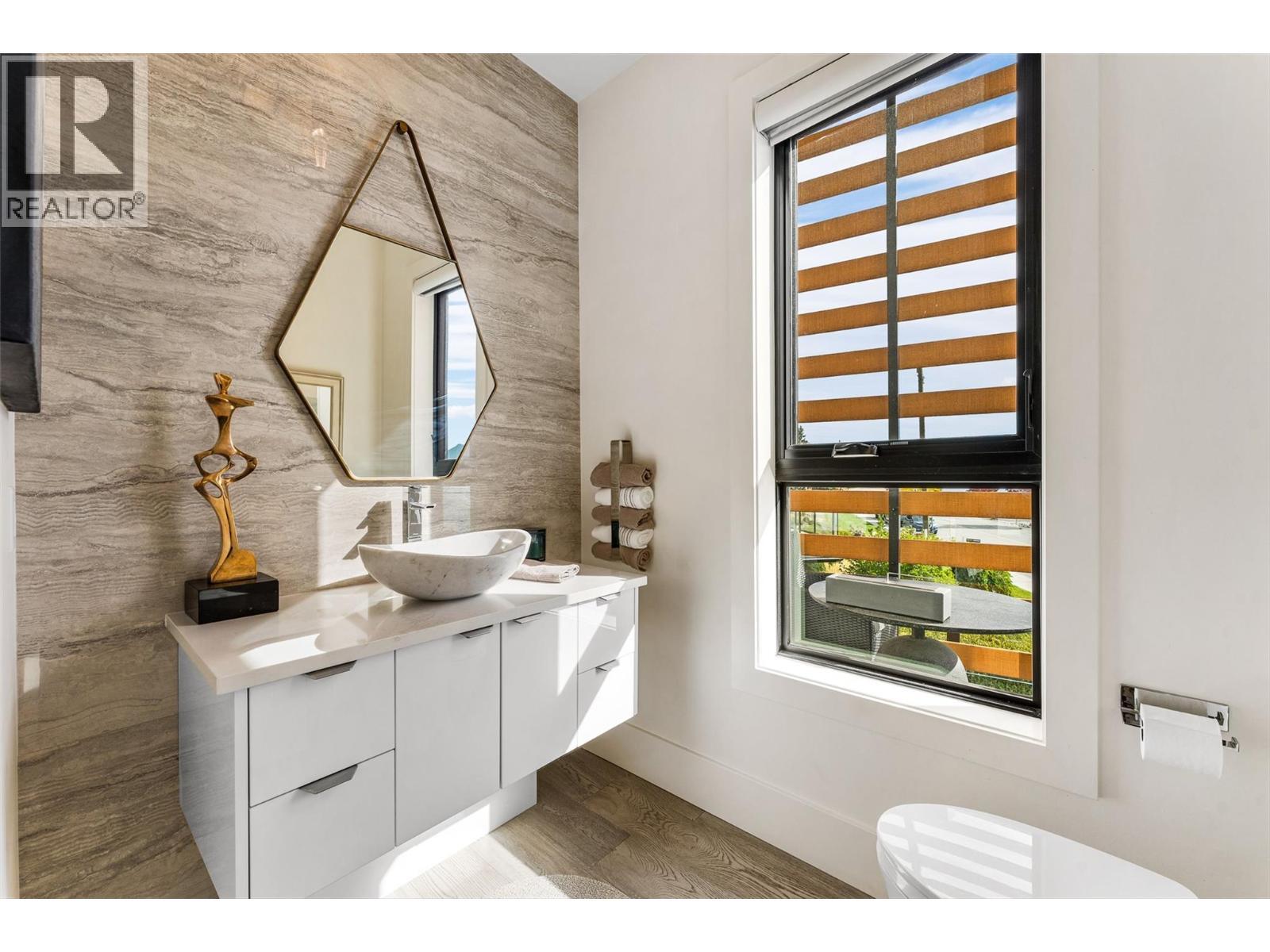 4364 Beach Avenue Unit# 1. Peachland, British Columbia