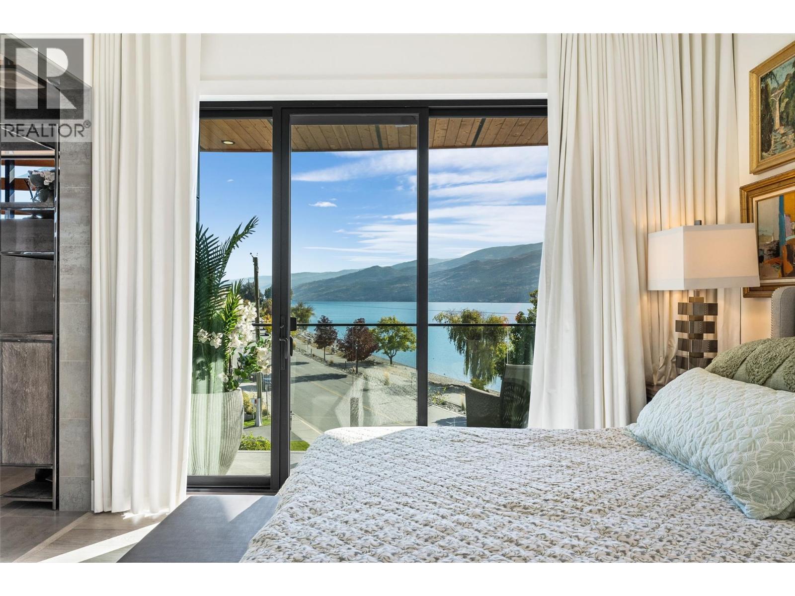 4364 Beach Avenue Unit# 1. Peachland, British Columbia