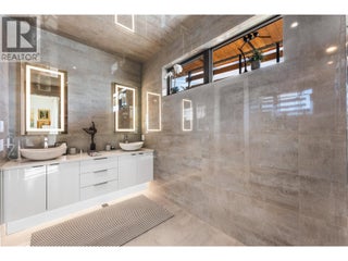 4364 Beach Avenue Unit# 1. Peachland, British Columbia