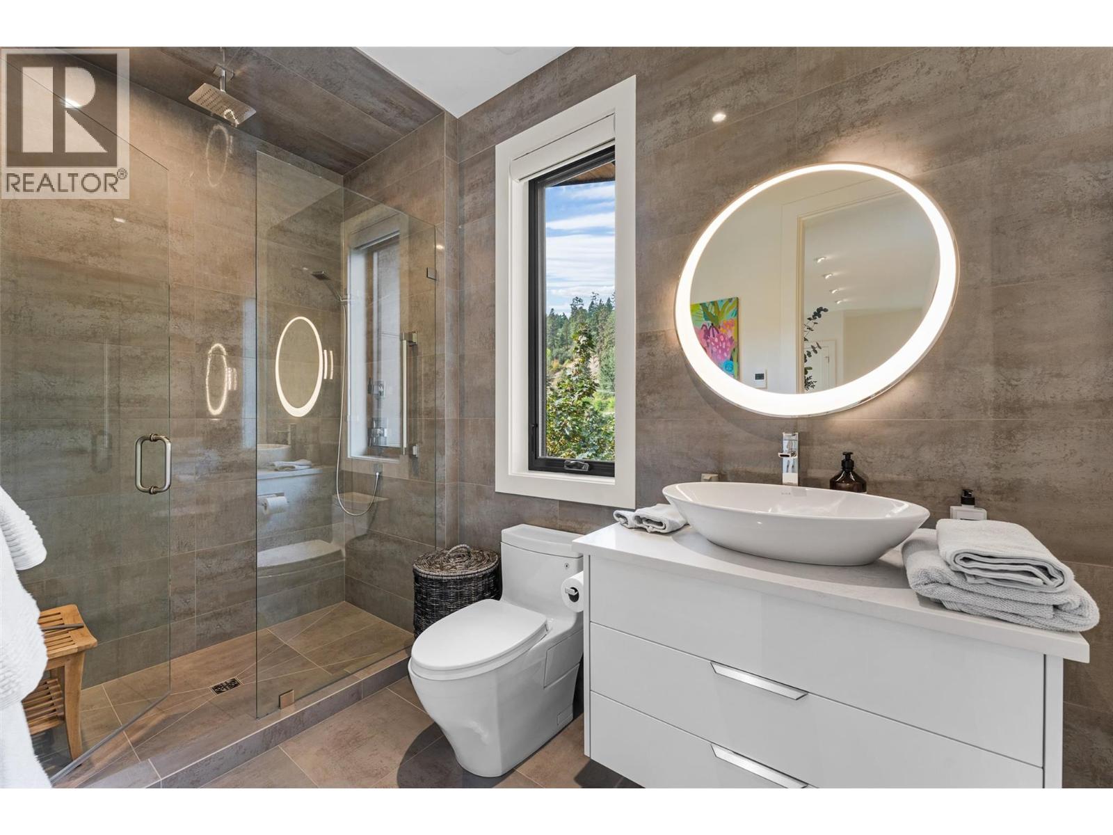 4364 Beach Avenue Unit# 1. Peachland, British Columbia