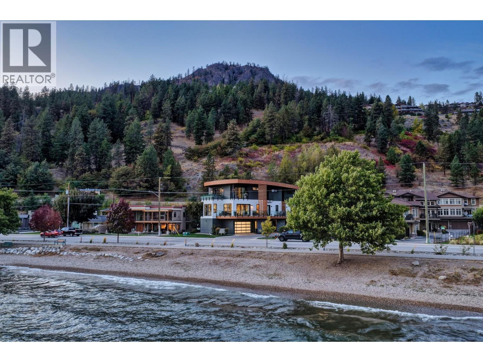 4364 Beach Avenue Unit# 1. Peachland, British Columbia