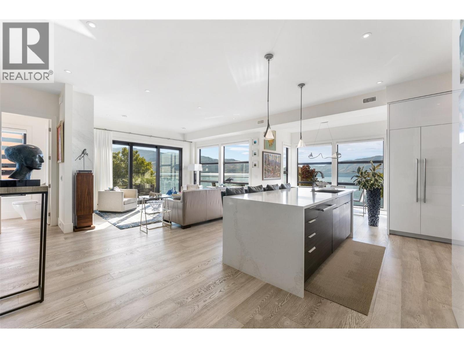 4364 Beach Avenue Unit# 1. Peachland, British Columbia