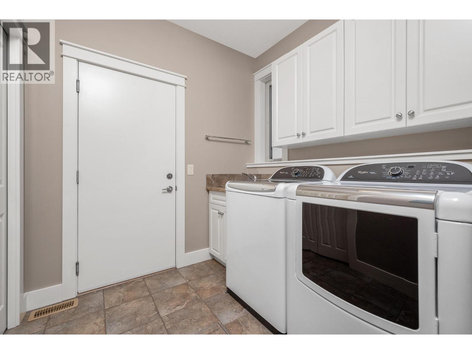 501 Longspoon Bay. Vernon, British Columbia