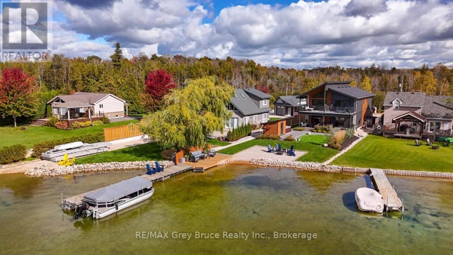 166 Countryside Drive, Chatsworth