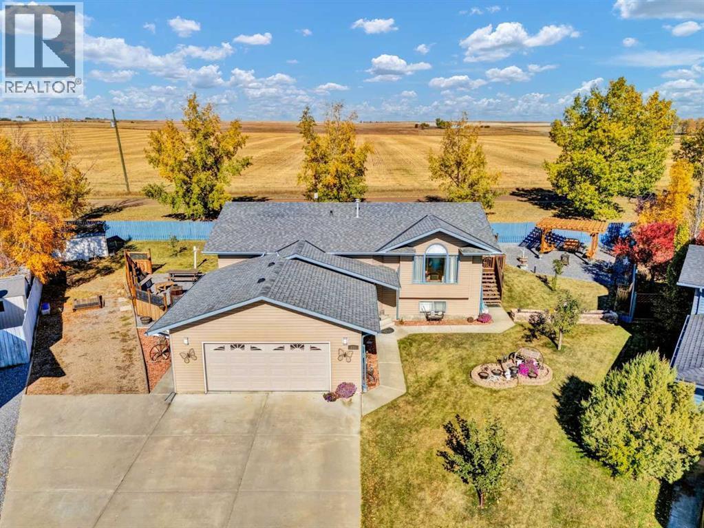 833 1 Streetclose W, Bassano