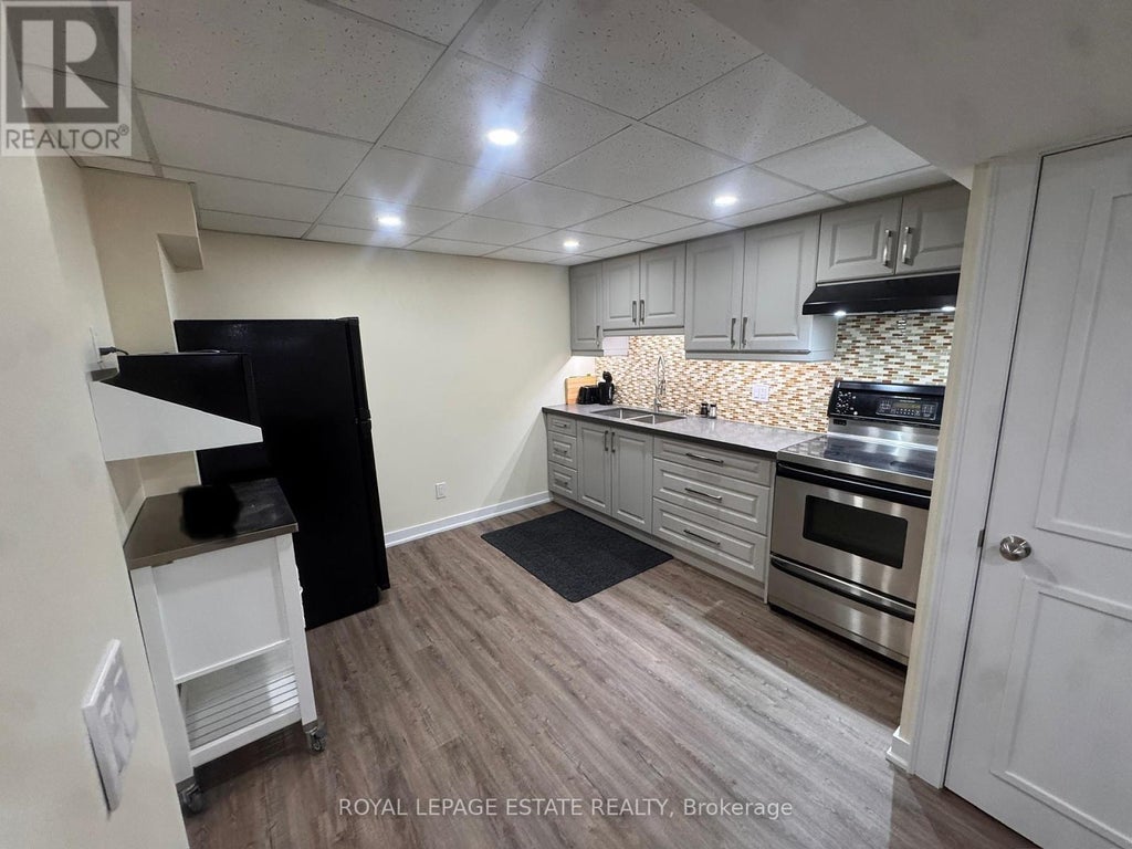 5 Barlow Road, Toronto (woburn)