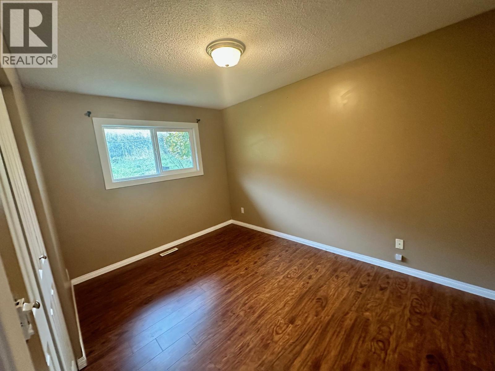 7910 Lakeview Drive. Coldstream, British Columbia