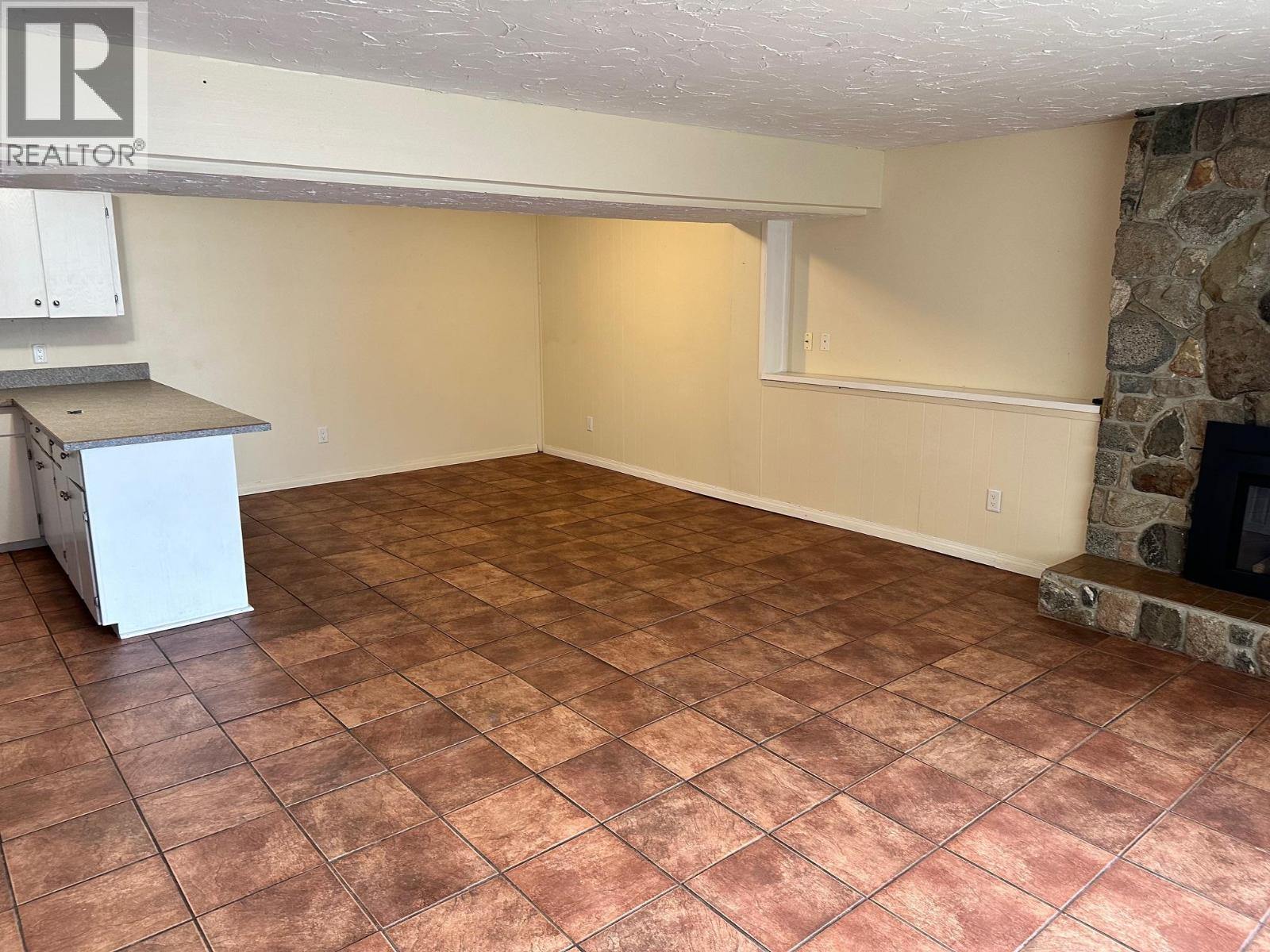 7910 Lakeview Drive. Coldstream, British Columbia