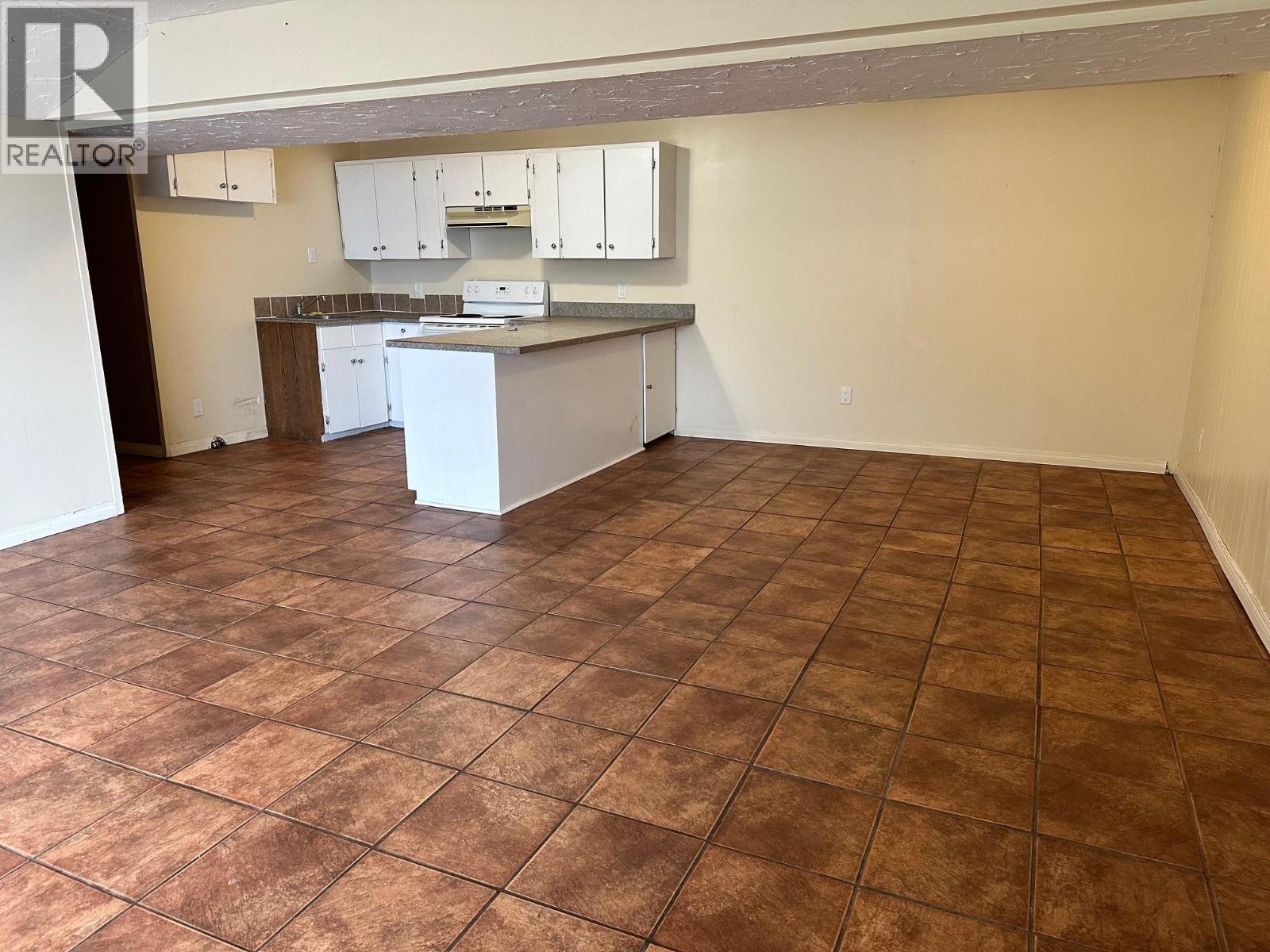 7910 Lakeview Drive. Coldstream, British Columbia