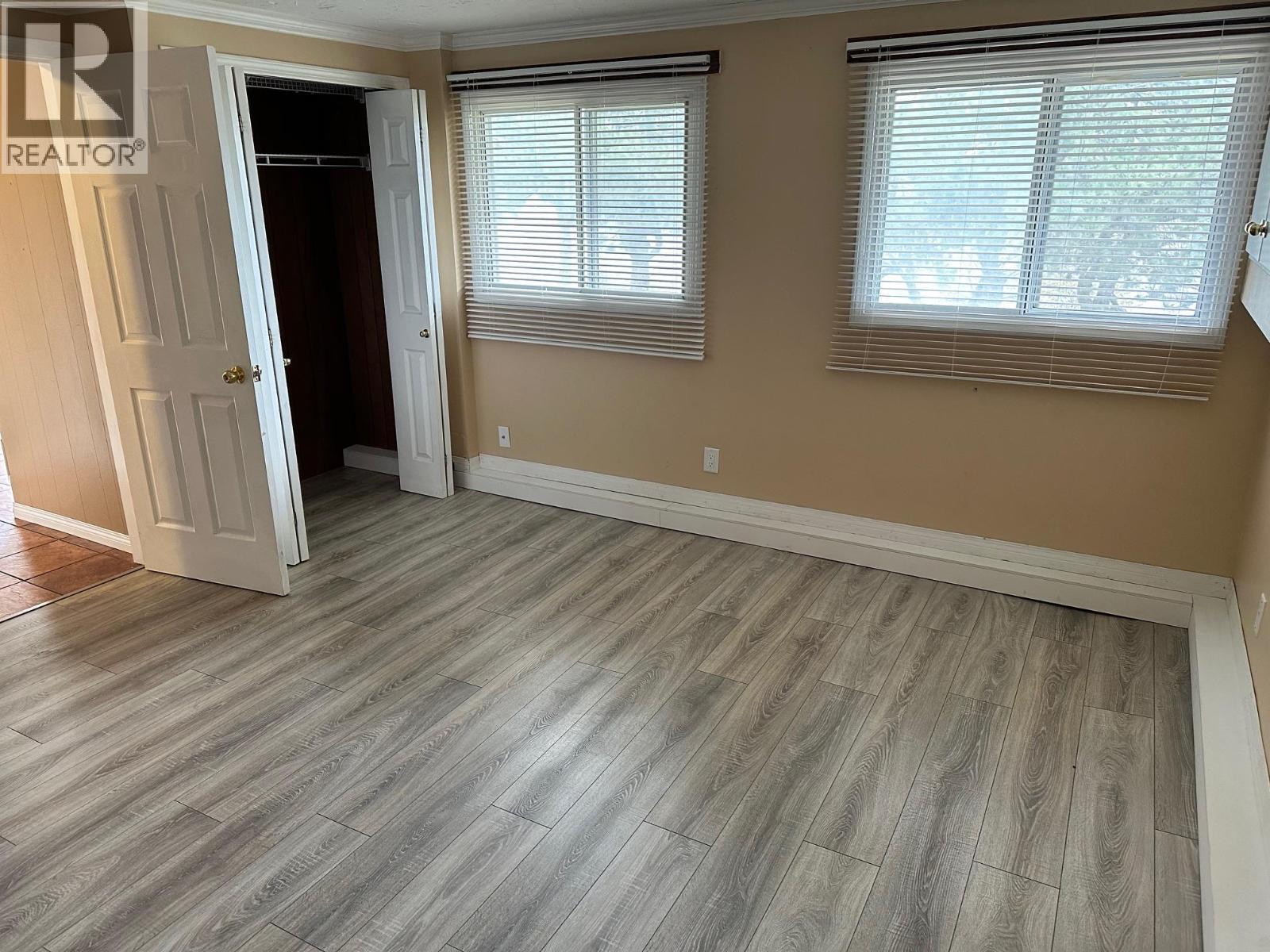 7910 Lakeview Drive. Coldstream, British Columbia