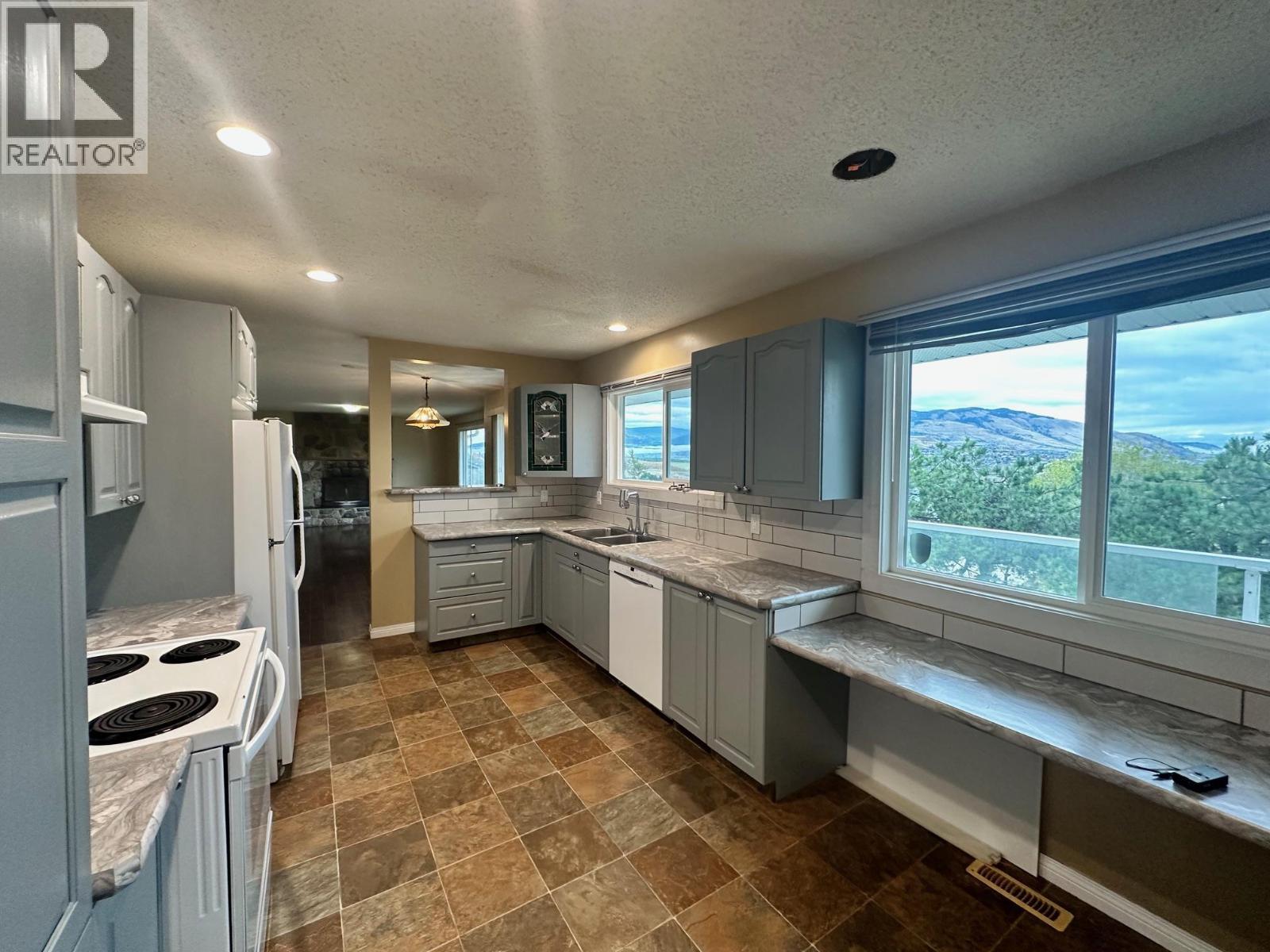 7910 Lakeview Drive. Coldstream, British Columbia