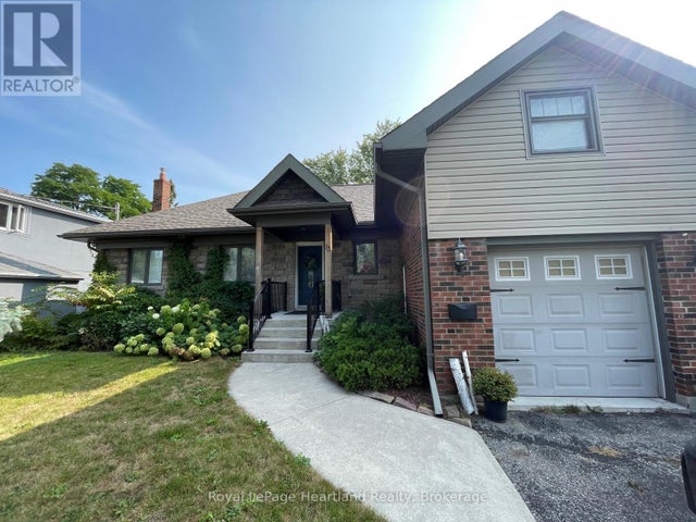 15 Scarborough Heights Boulevard, Toronto (cliffcrest)