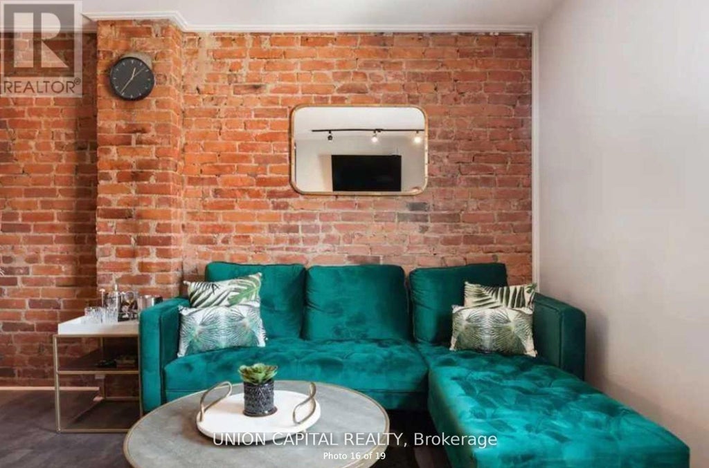 Upper - 1412 Queen Street W, Toronto (roncesvalles)