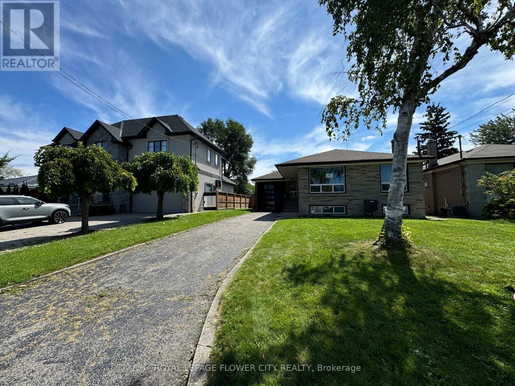 221 Acton Avenue, Toronto (bathurst Manor)