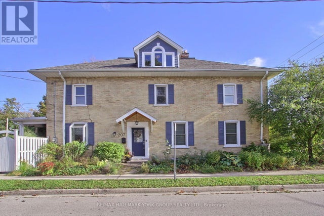 207 Waterloo Street N, Cambridge