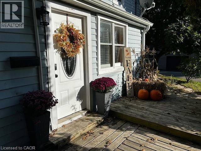 1 John Avenue, Paris