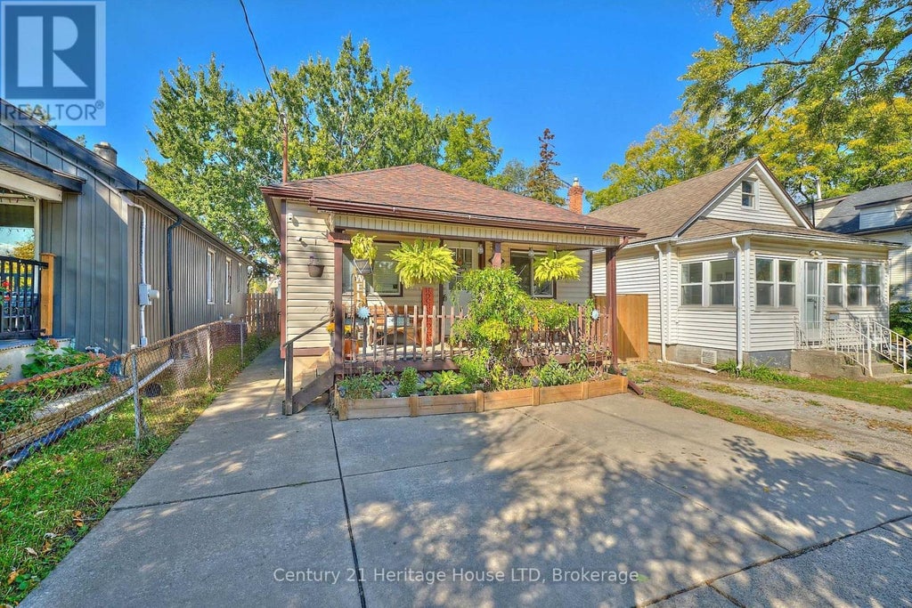 119 Page Street, St. Catharines (e. Chester)