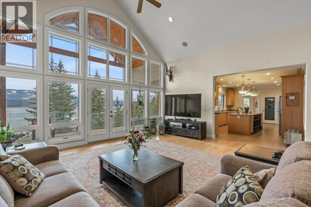 5694 Trans Canada Highway Nw, Salmon Arm