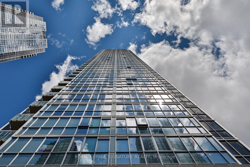 2105 - 2916 Highway 7, Vaughan (concord)