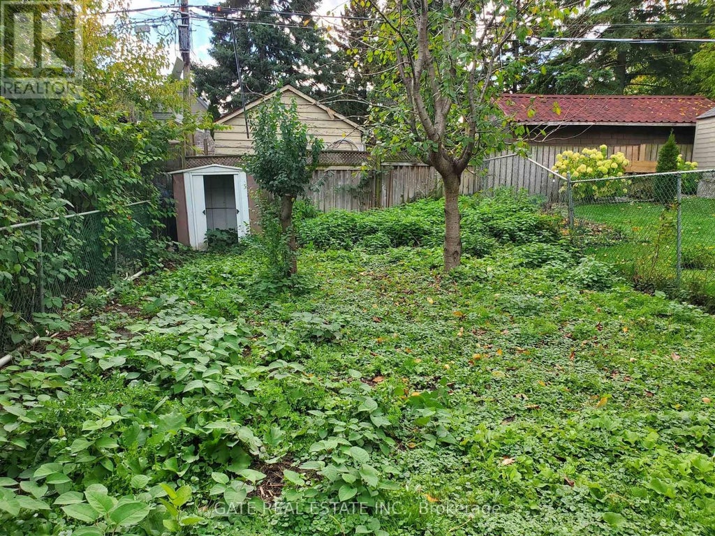 27 Lambton Avenue, Toronto (rockcliffe-Smythe)