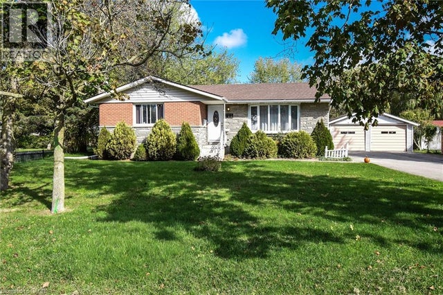 725 Cross Street W, Dunnville