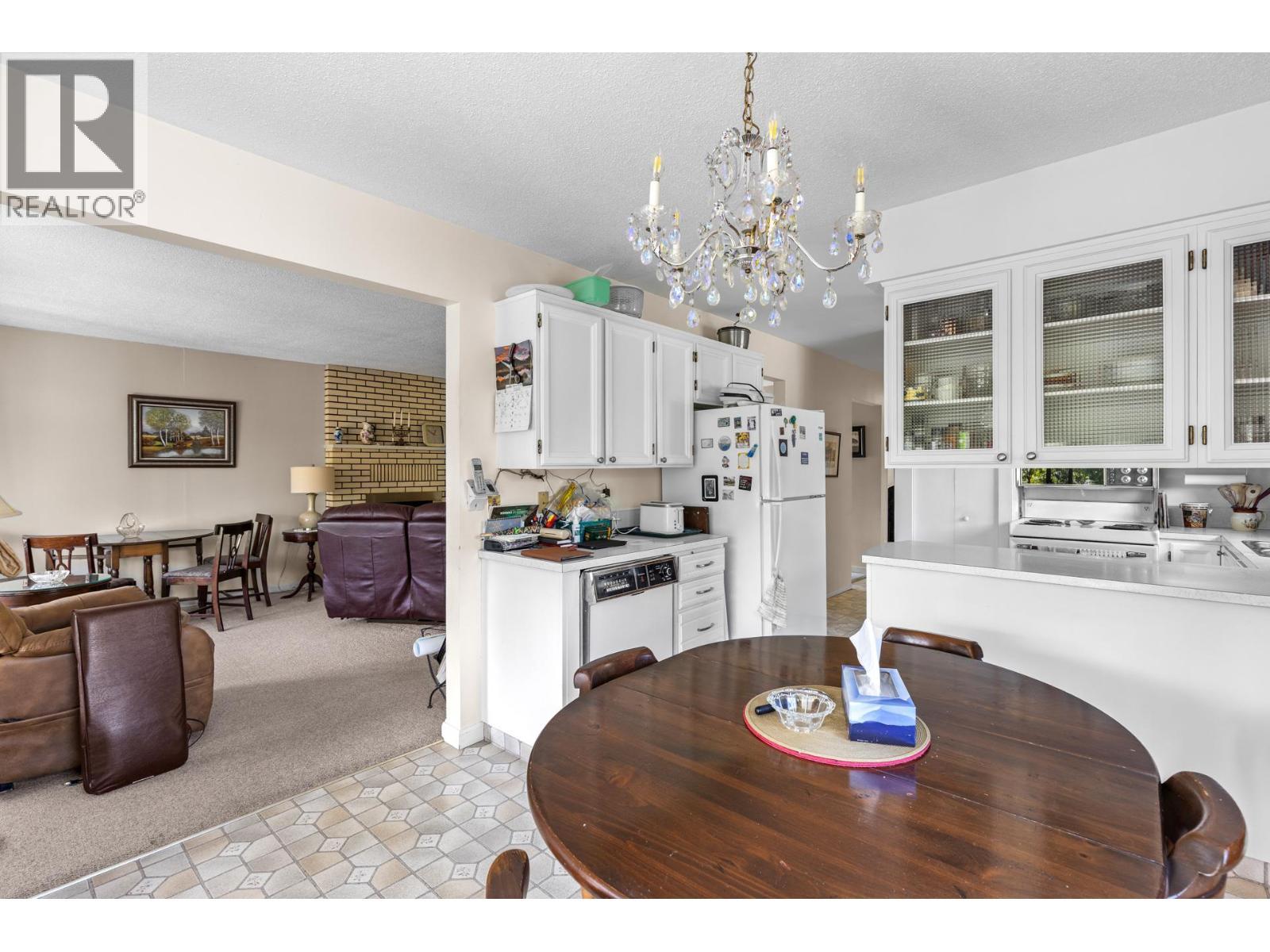 5284 Tailyour Lane. Peachland, British Columbia