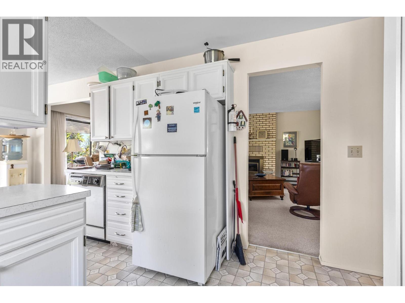 5284 Tailyour Lane. Peachland, British Columbia