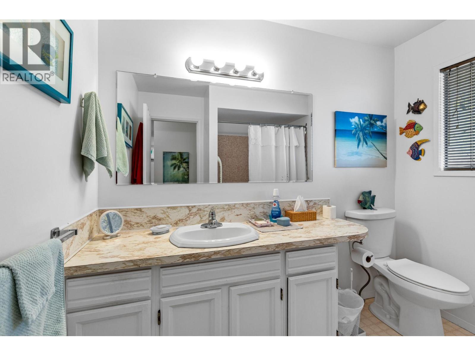 5284 Tailyour Lane. Peachland, British Columbia