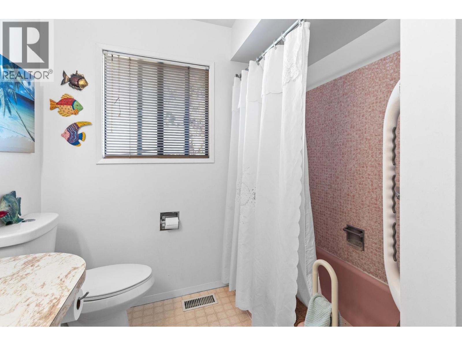 5284 Tailyour Lane. Peachland, British Columbia