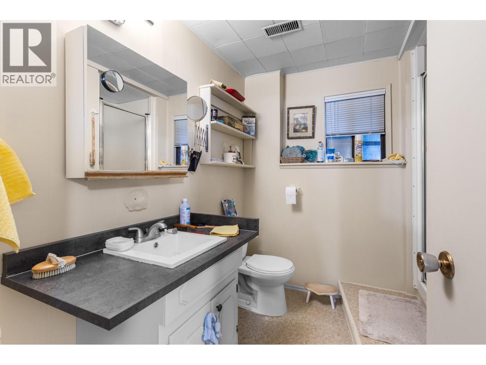 5284 Tailyour Lane. Peachland, British Columbia