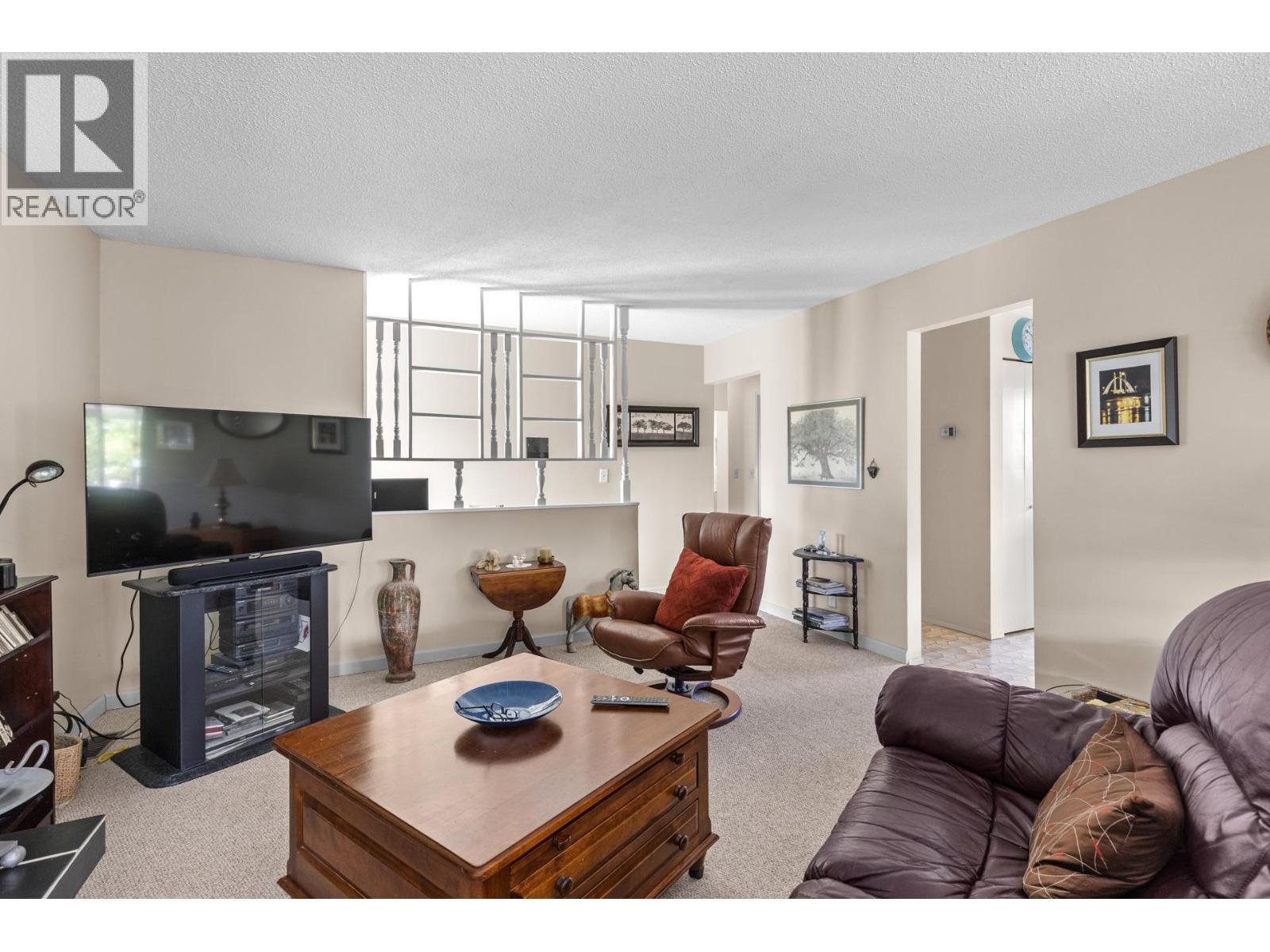 5284 Tailyour Lane. Peachland, British Columbia