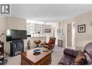 5284 Tailyour Lane. Peachland, British Columbia