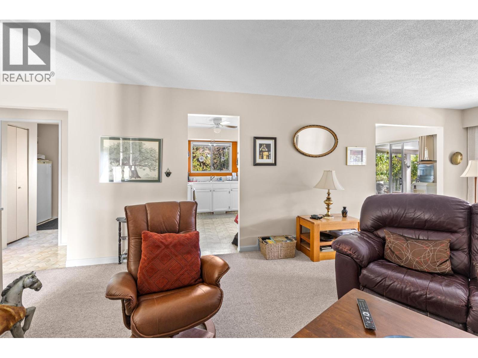 5284 Tailyour Lane. Peachland, British Columbia