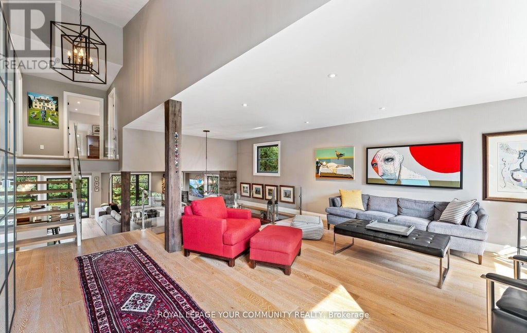 12 Glenview Drive, Aurora (aurora Highlands)