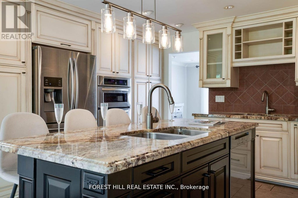 244 Waterloo Avenue, Toronto (bathurst Manor)