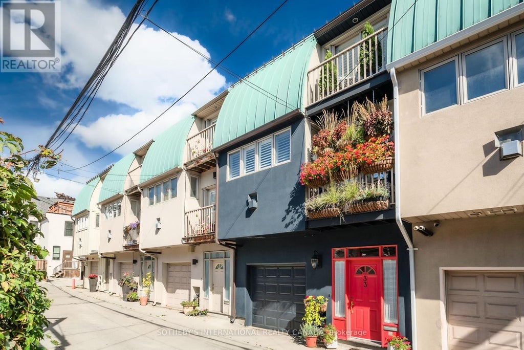 33 Broadcast Lane, Toronto (cabbagetown-South St. James Town)