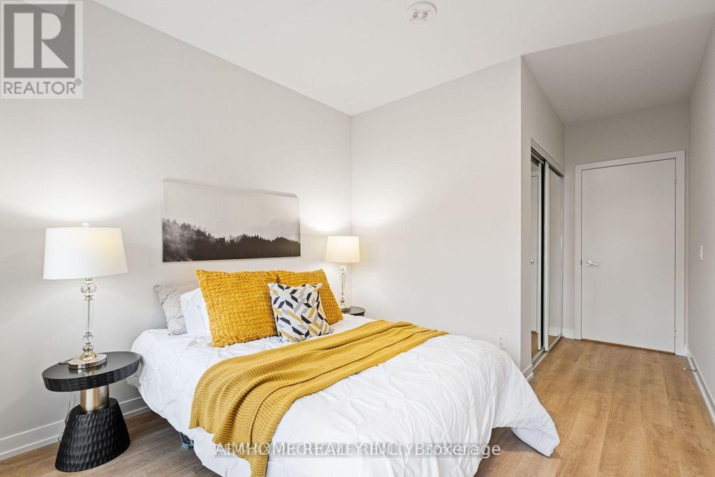 87 Wood St S Th01 Street S, Toronto (church-Yonge Corridor)