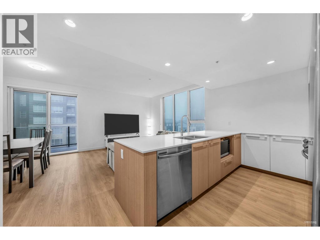 403 9888 University Crescent, Burnaby