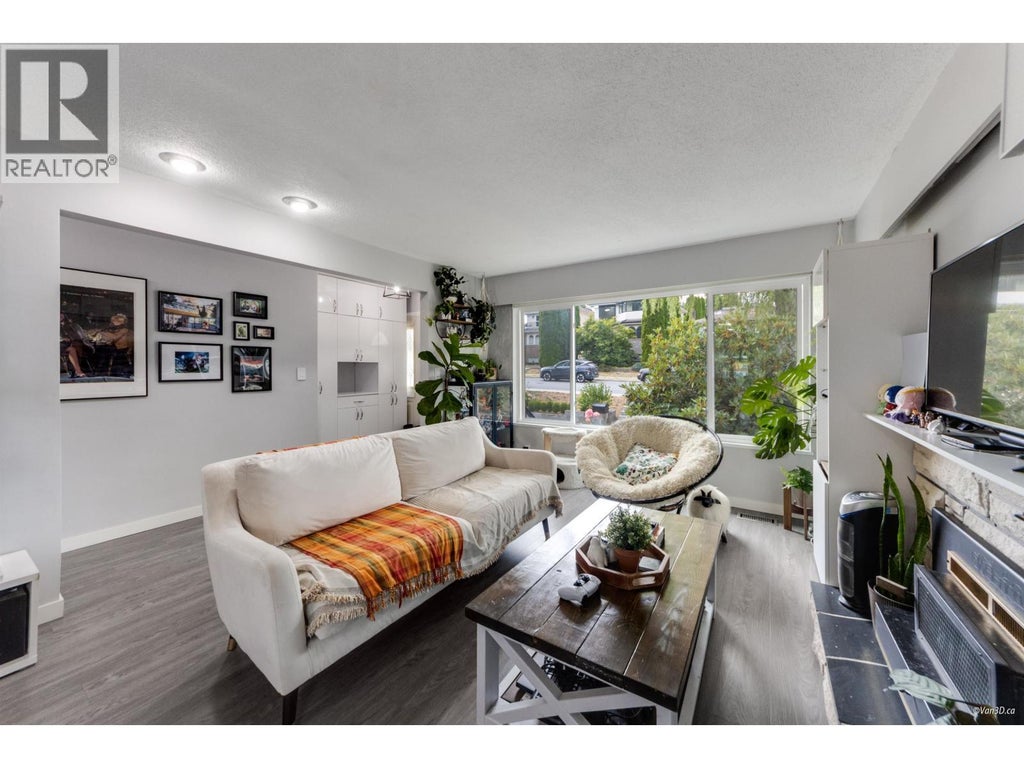 10 N Stratford Avenue, Burnaby