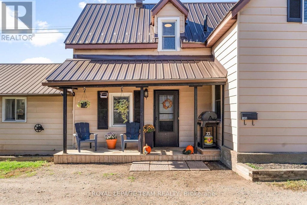 145 Munroe Avenue W, Renfrew