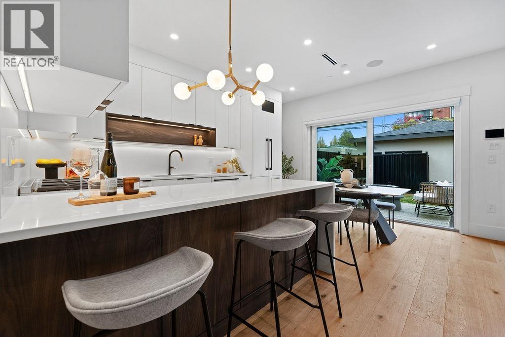 2 4549 W 11th Avenue, Vancouver