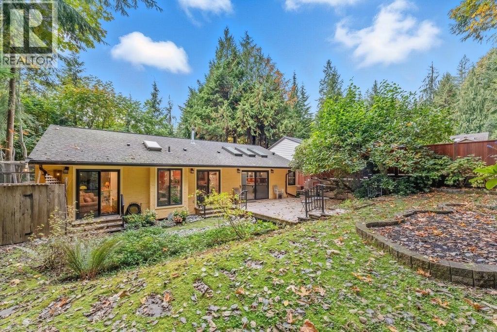 2336 Treetop Lane, North Vancouver