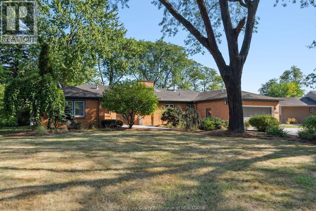 354 Elmgrove Drive, Tecumseh