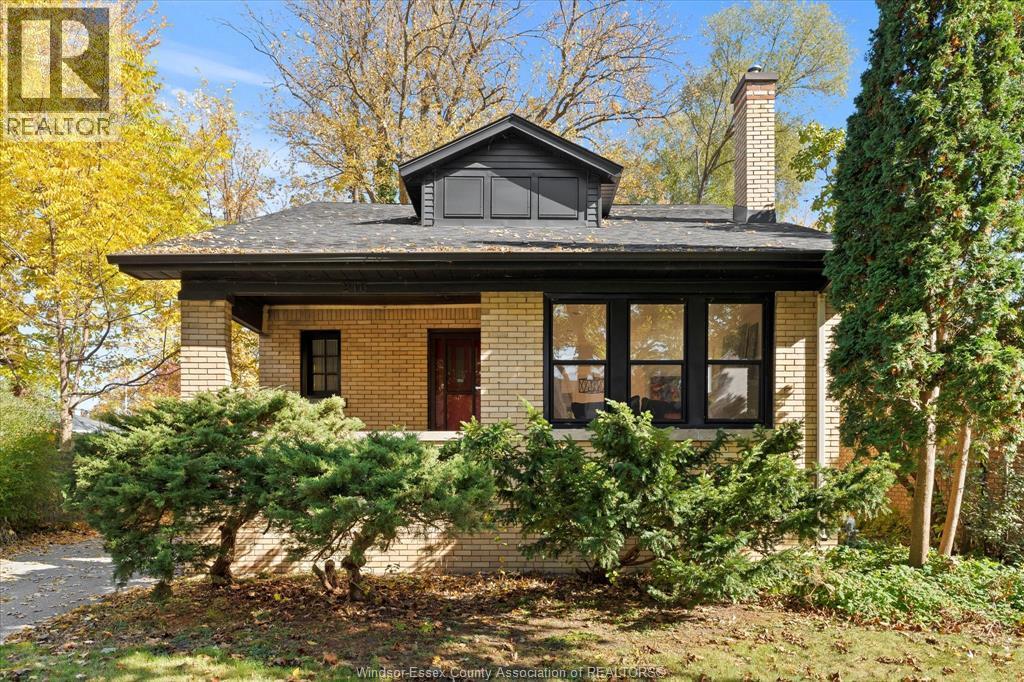 216 Thompson Boulevard, Windsor