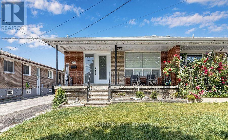 Main Floor - 24 Hucknall Road, Toronto (york University Heights)