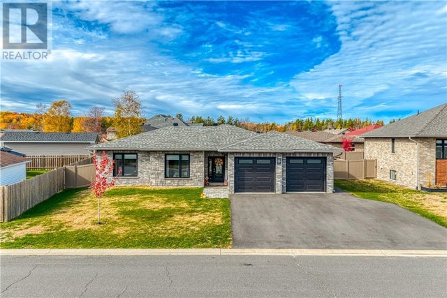 56 Oak Street, Capreol