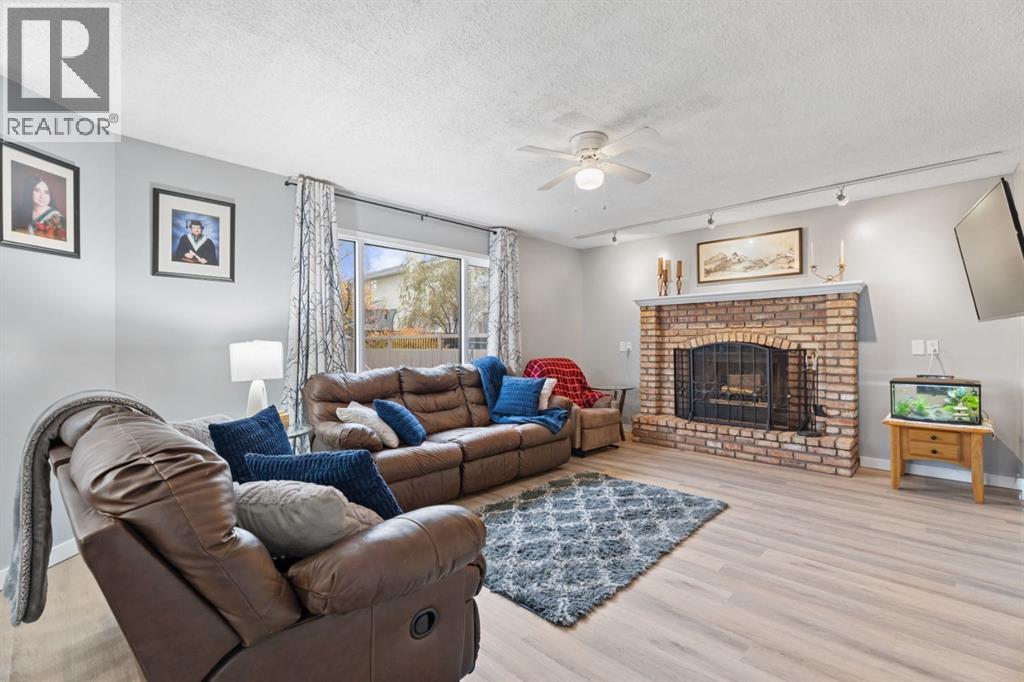 9 Hunters Mews, Okotoks