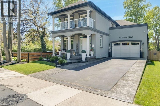 958 Beach Boulevard, Hamilton