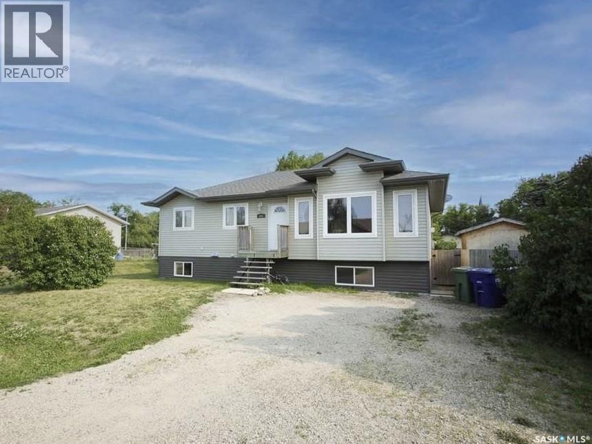 302 3rd Street, Dundurn