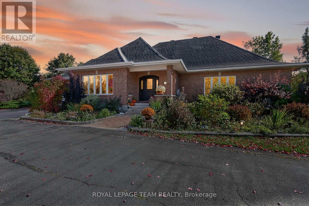 101 Falcon Brook Road, Ottawa